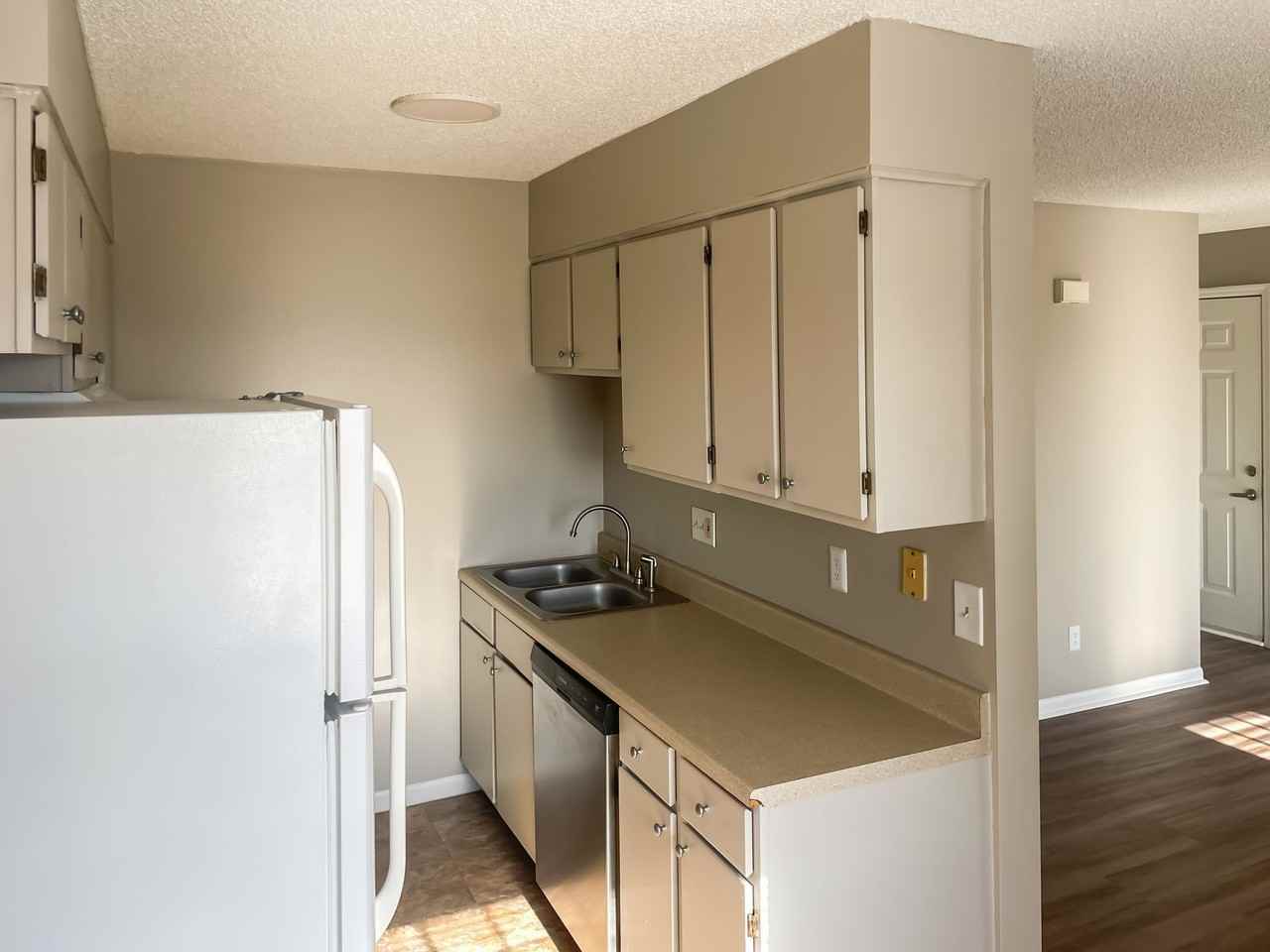 Turnberry Square Apartments - Photo 4 of 48