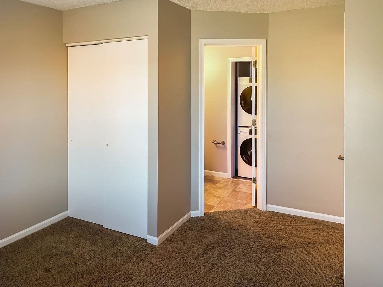 Turnberry Square Apartments - Photo 6 of 48