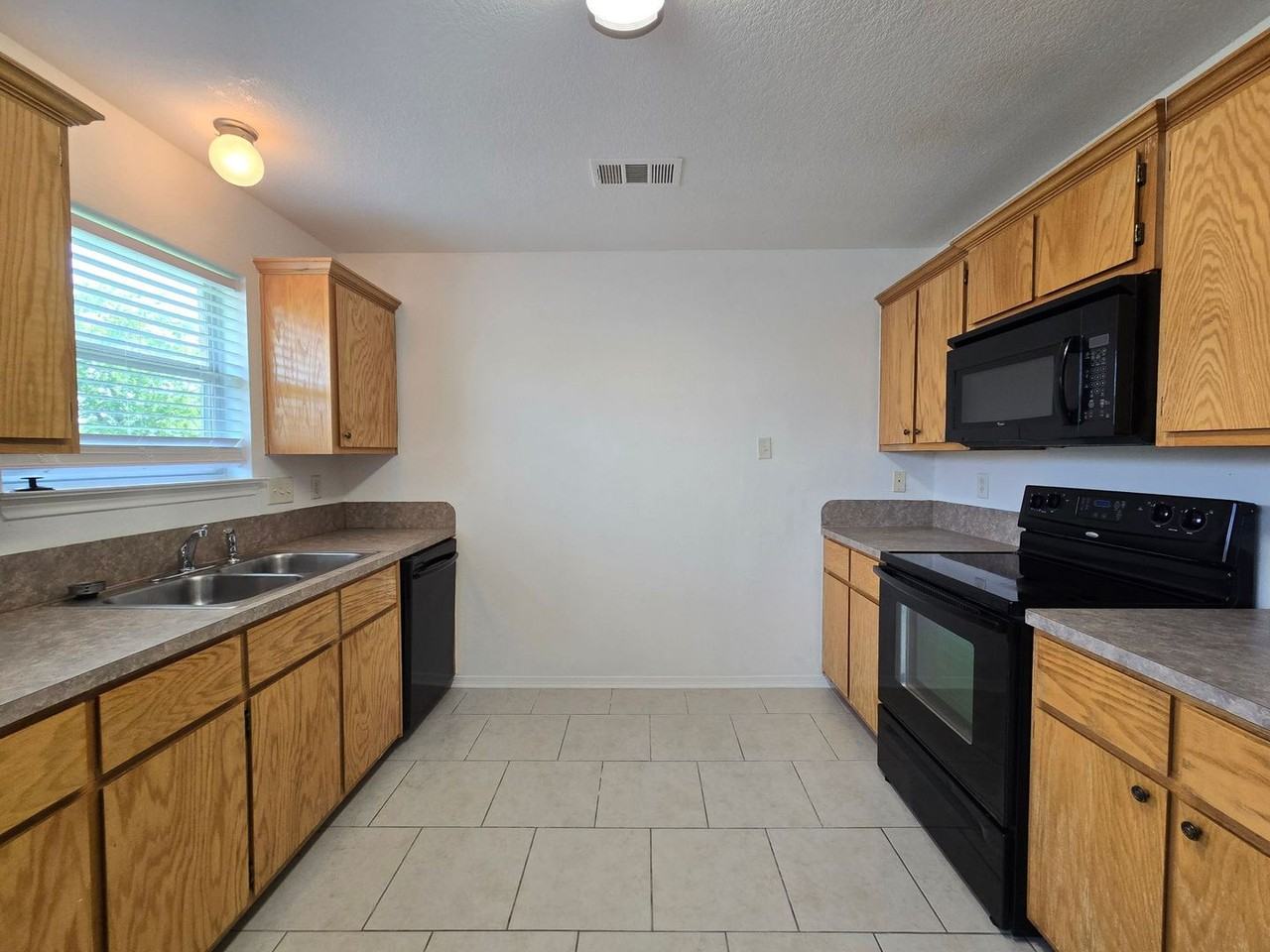3906 Kevin Shaw Dr - Photo 4 of 34