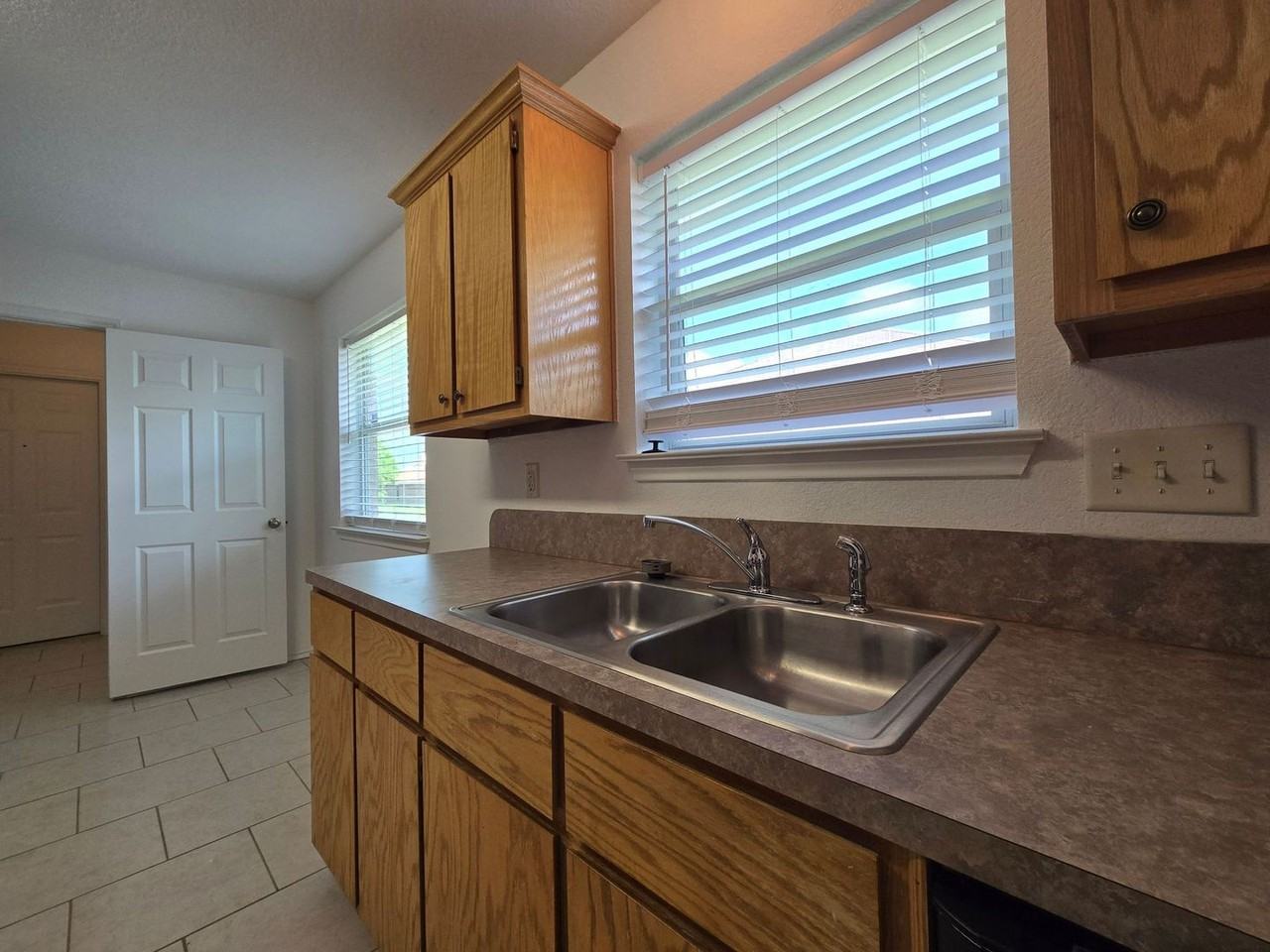 3906 Kevin Shaw Dr - Photo 5 of 34