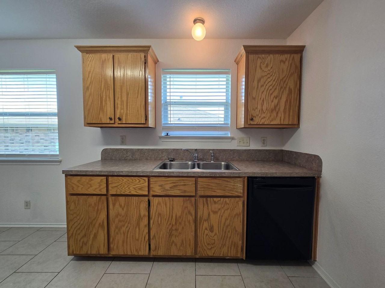 3906 Kevin Shaw Dr - Photo 6 of 34