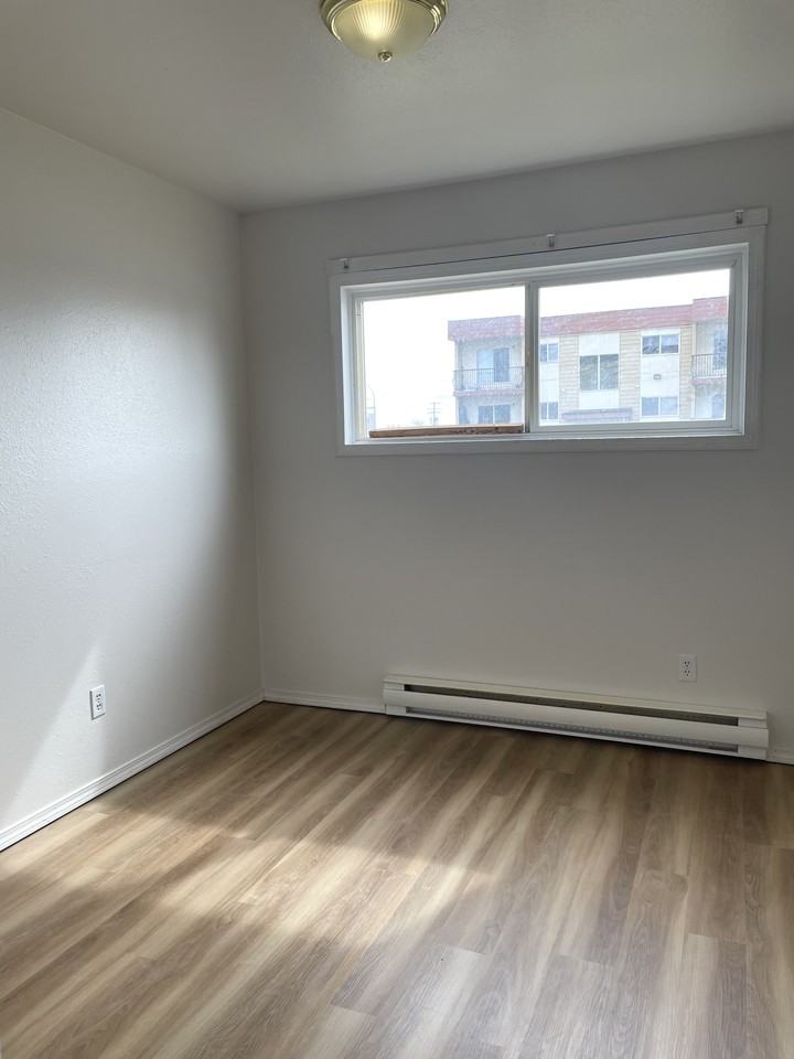 8920 86 St #107 - Photo 4 of 6