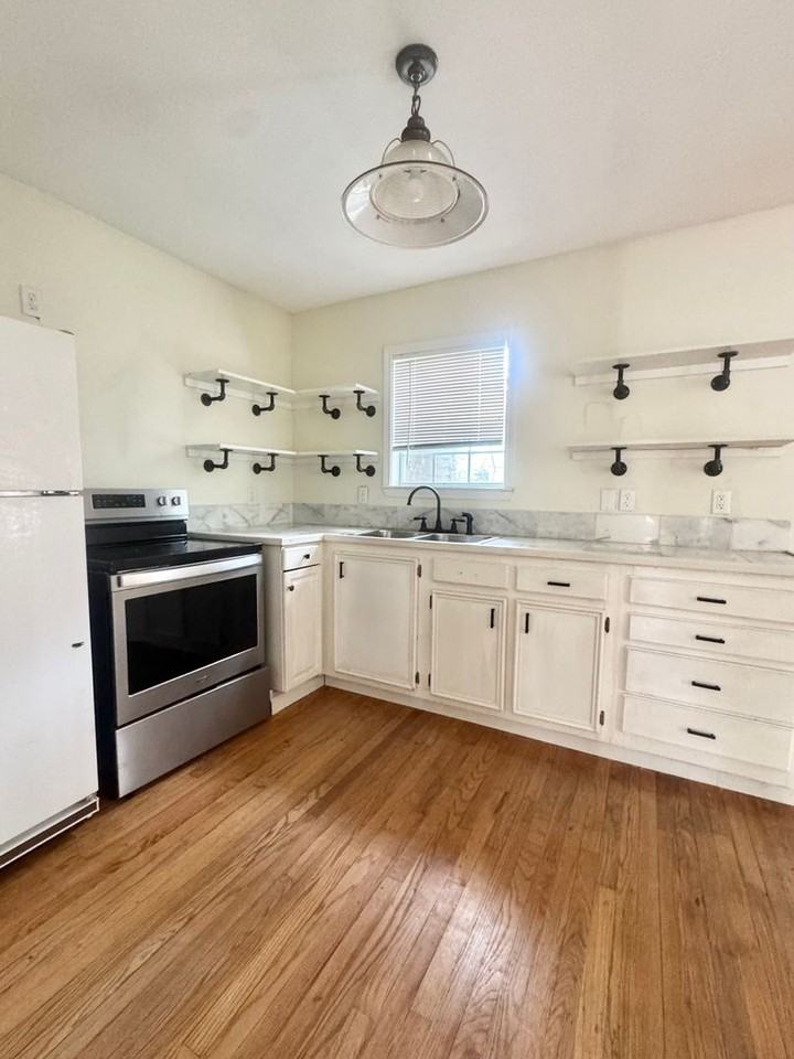 421 S Van Buren St - Photo 7 of 15