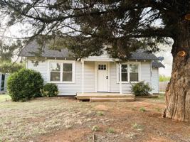 featured image of 1421 Ne 10th St