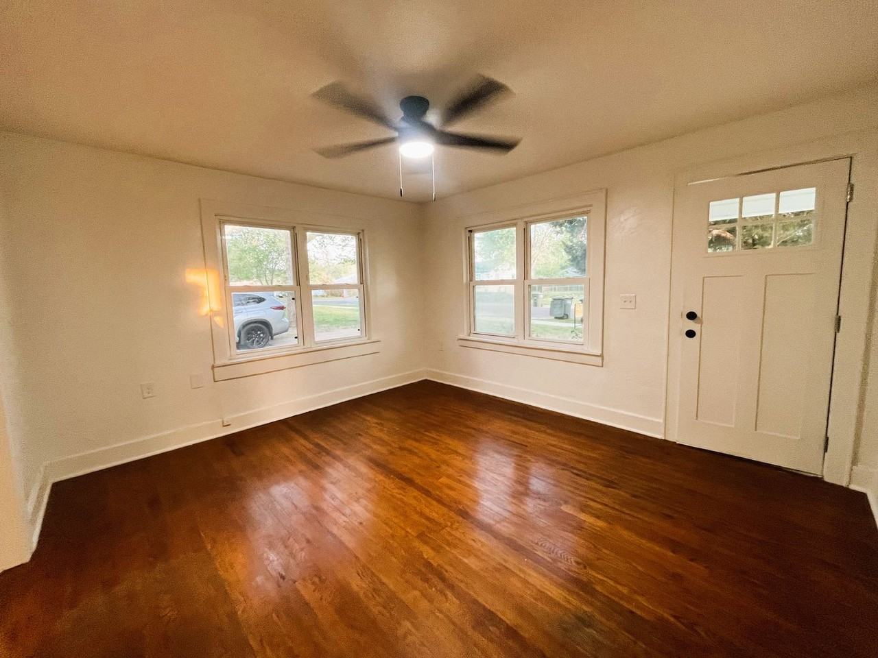 1421 Ne 10th St - Photo 2 of 17