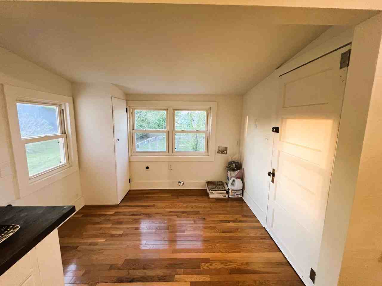 1421 Ne 10th St - Photo 4 of 17