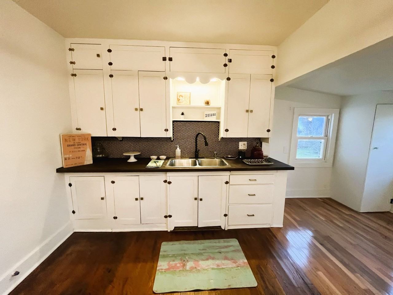 1421 Ne 10th St - Photo 5 of 17