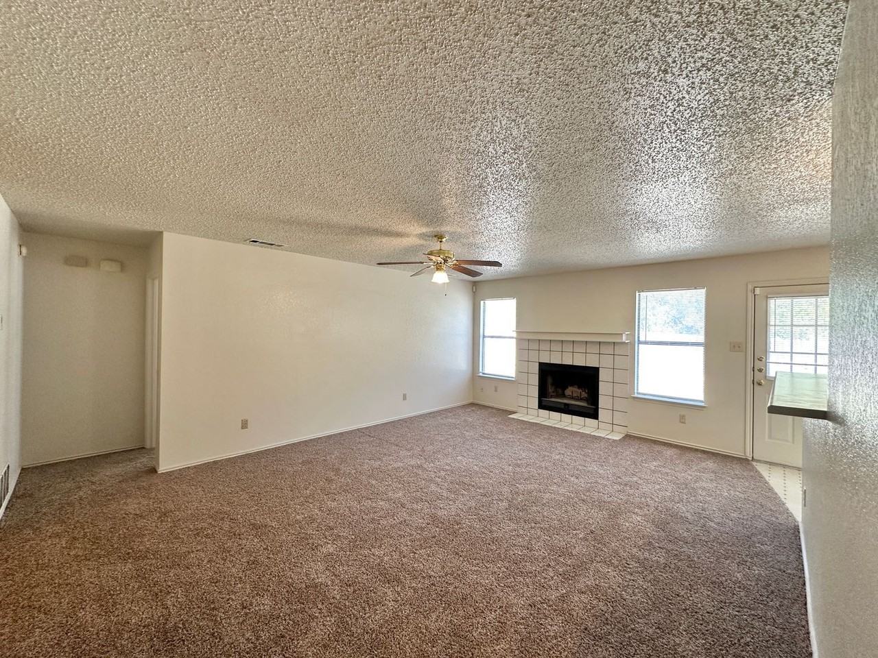 912 Tanner Rd - Photo 5 of 30