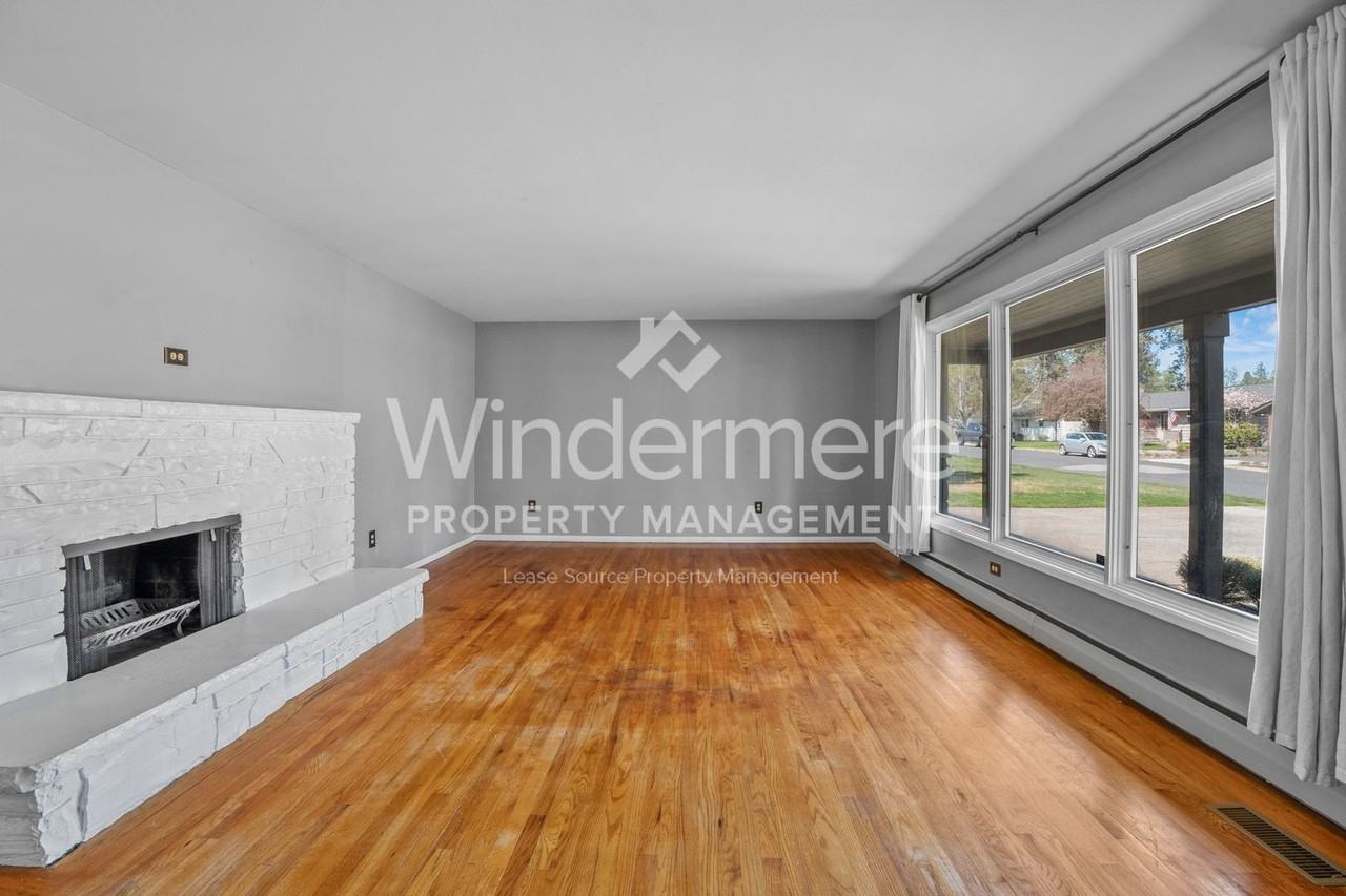 1706 E 38th Ave - Photo 2 of 32