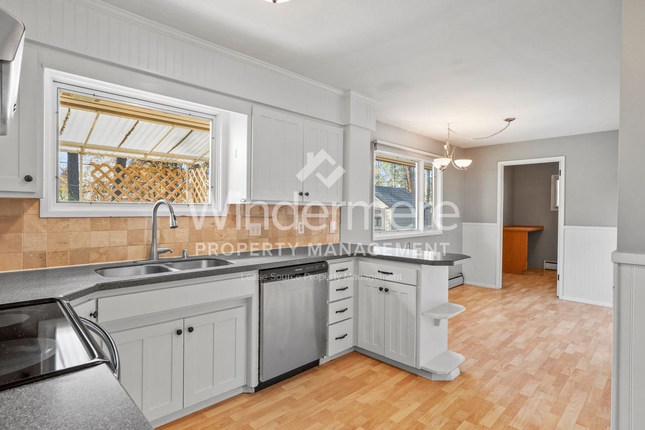 1706 E 38th Ave - Photo 3 of 32