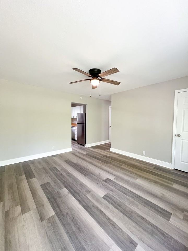 110 Wilson Ct - Photo 5 of 33
