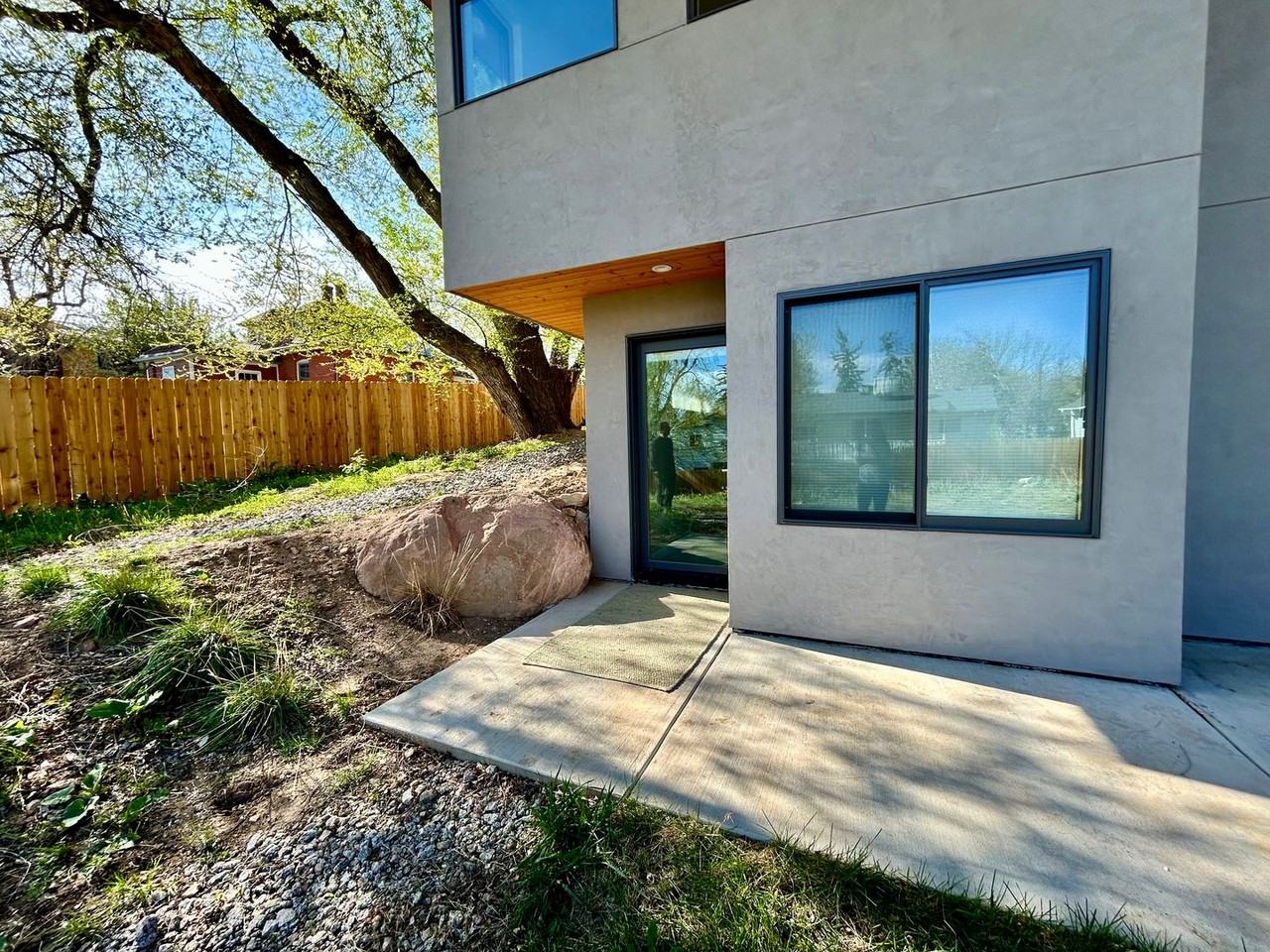 543 Dewey Ave - Photo 2 of 22