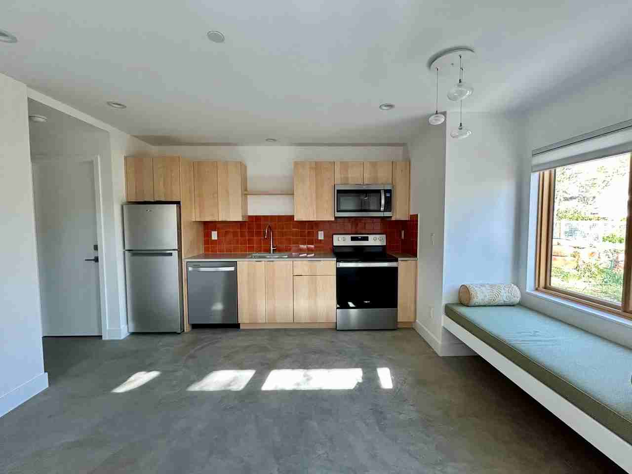 543 Dewey Ave - Photo 3 of 22