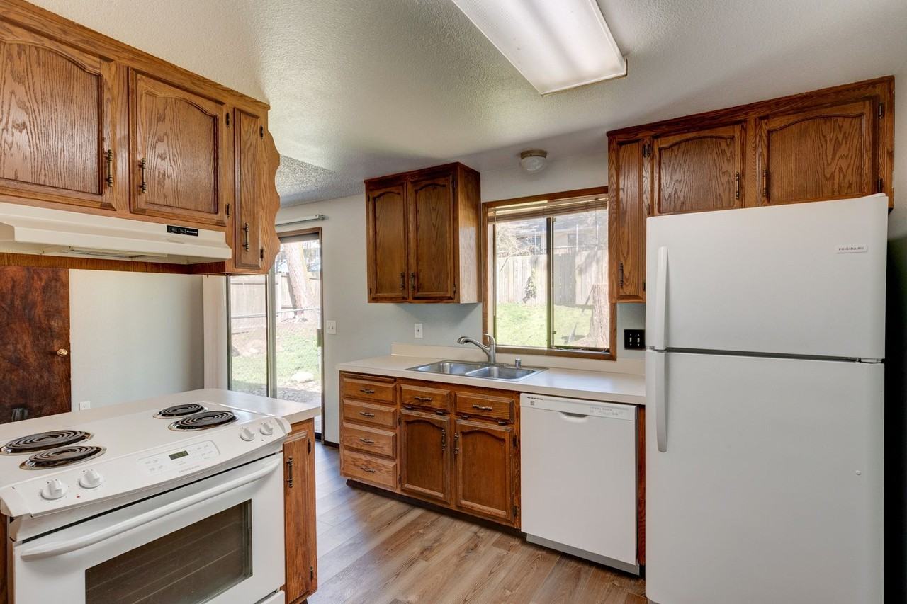 1574 Sw Swantown Ave - Photo 2 of 21