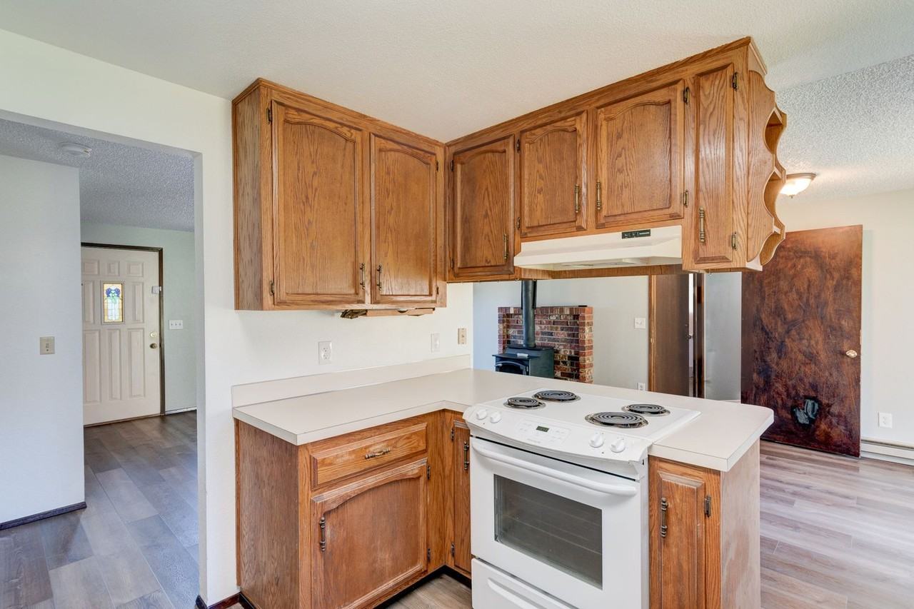 1574 Sw Swantown Ave - Photo 3 of 21