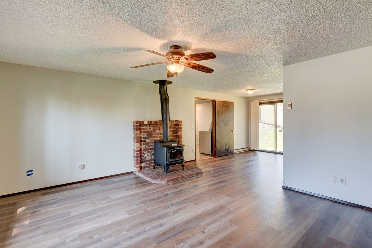 1574 Sw Swantown Ave - Photo 4 of 21