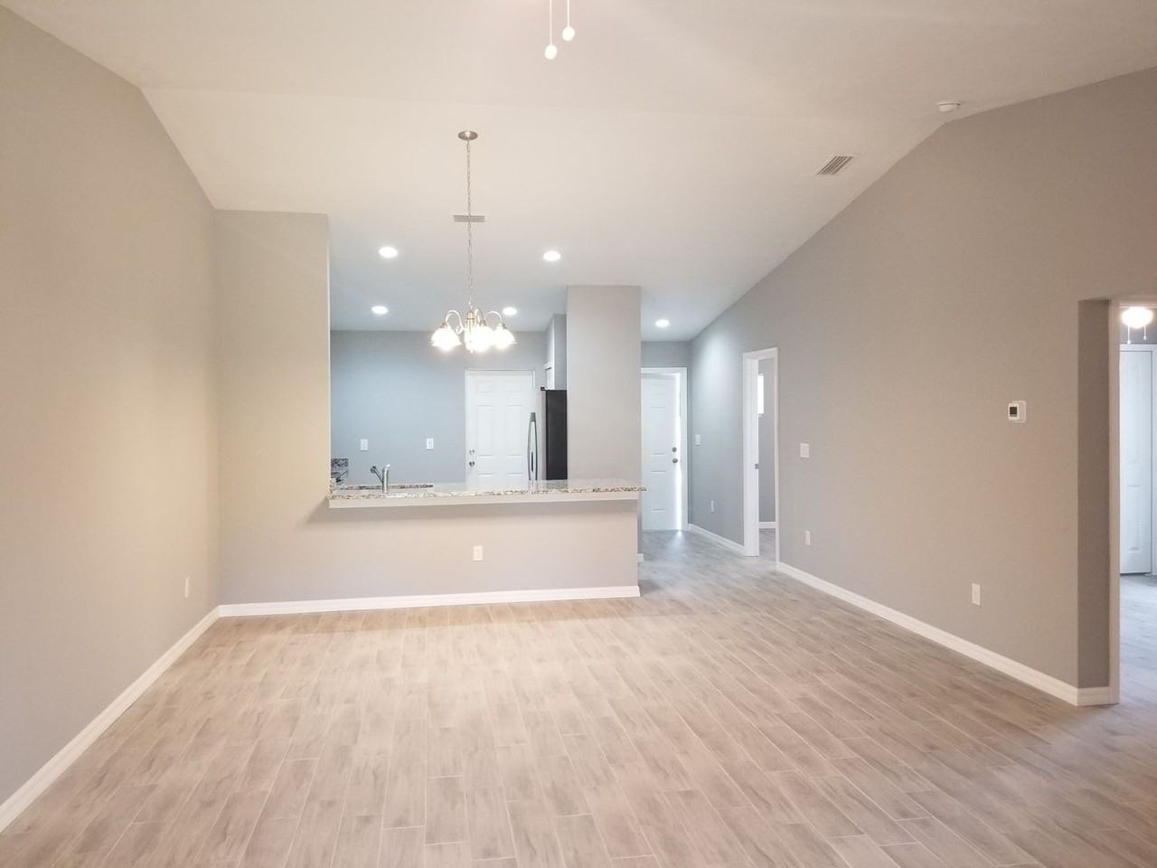 8527 Agate St - Photo 3 of 11
