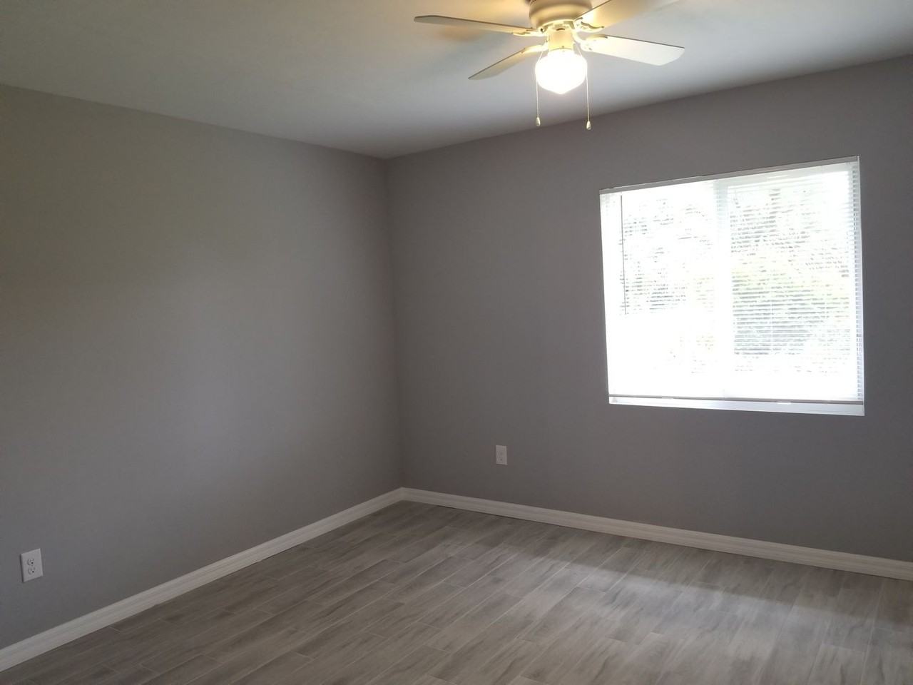 8527 Agate St - Photo 6 of 11