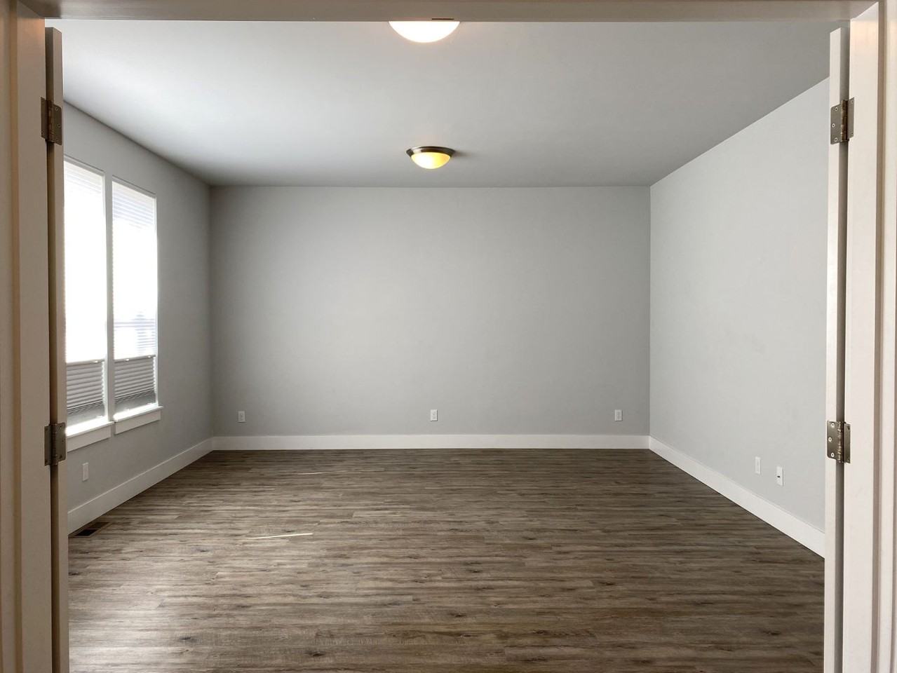 1328 Wasco St - Photo 4 of 41