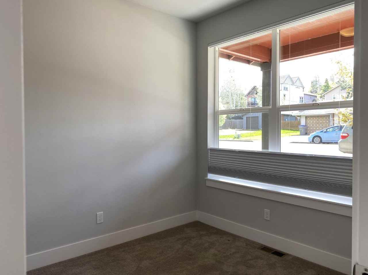 1328 Wasco St - Photo 6 of 41