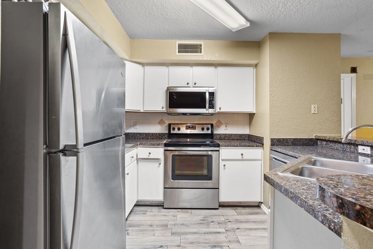 826 Camargo Way #104 - Photo 6 of 20