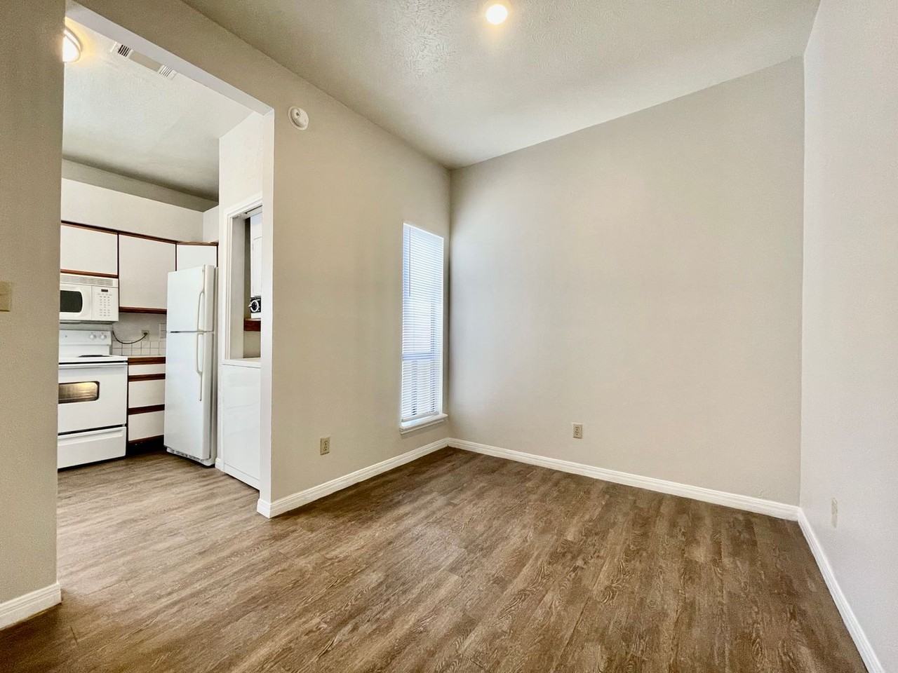 310 Pat Garrison St ##B7 - Photo 3 of 9