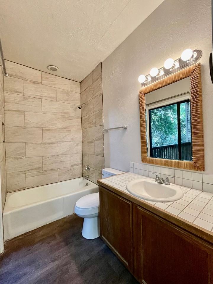 310 Pat Garrison St ##B7 - Photo 6 of 9