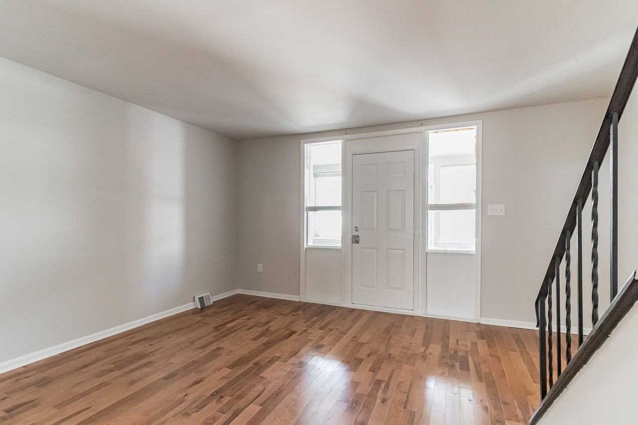 1709 S Conestoga St - Photo 5 of 19