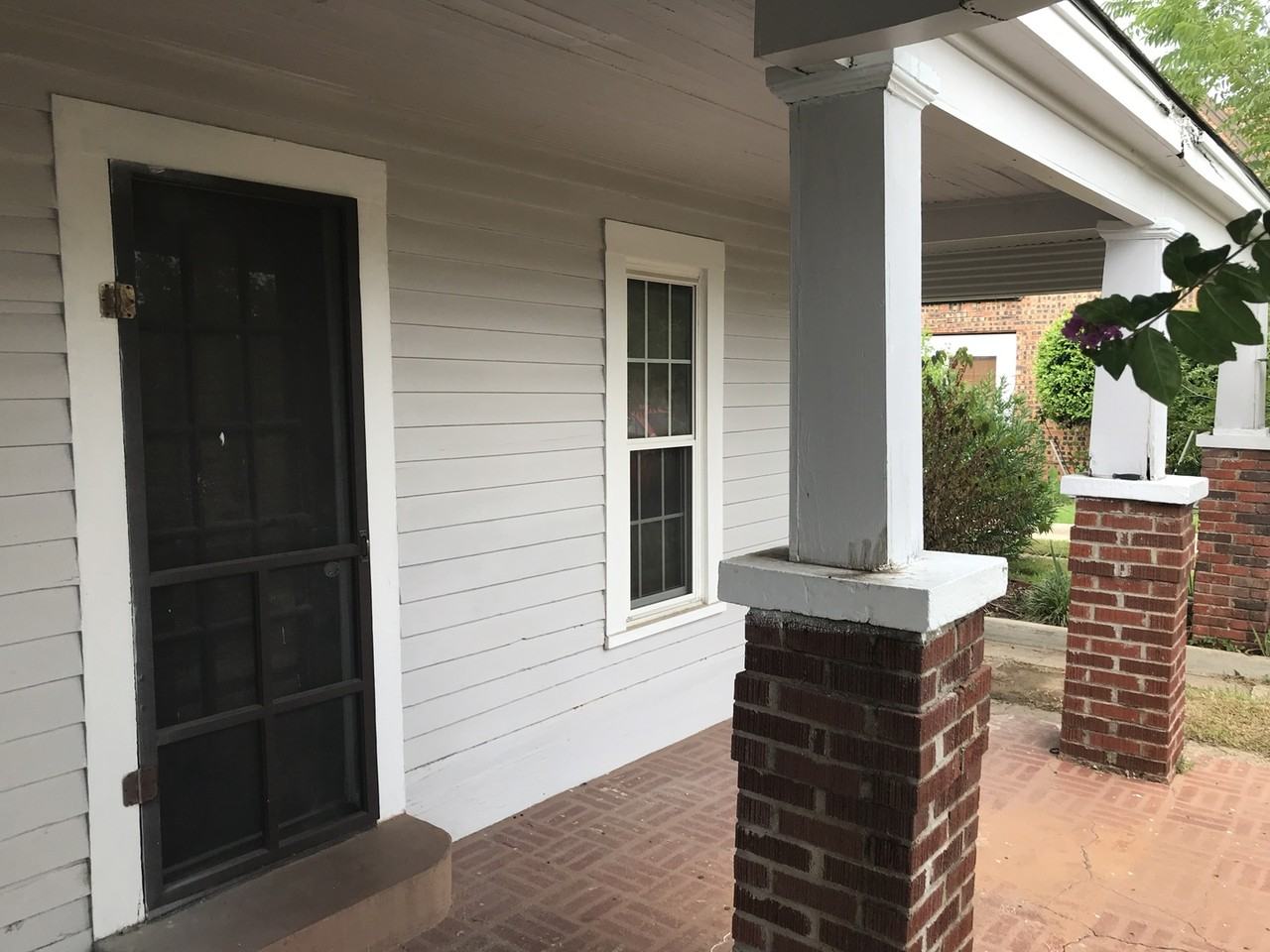 207 N Ferry St - Photo 3 of 20