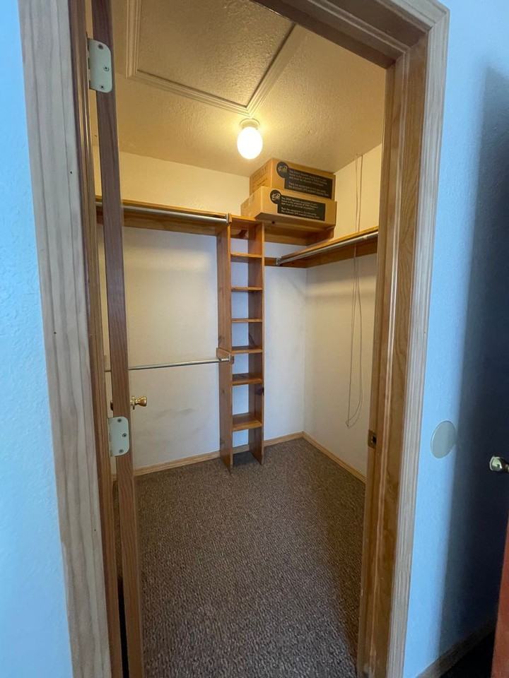 917 E Delaware Ave - Photo 4 of 13