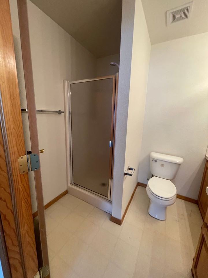 917 E Delaware Ave - Photo 6 of 13