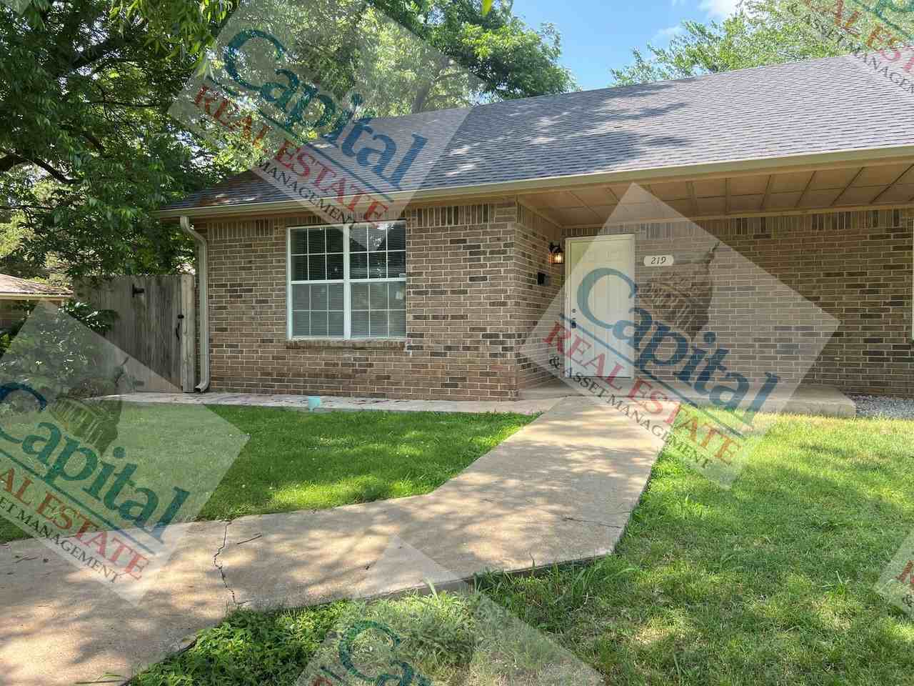 219 W Locust St - Photo 2 of 26