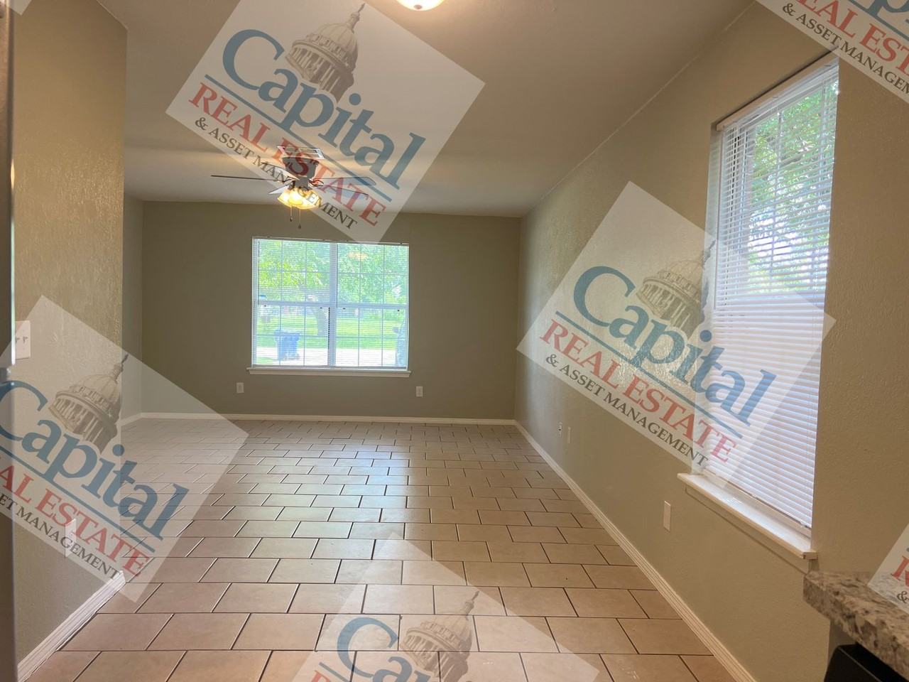 219 W Locust St - Photo 6 of 26