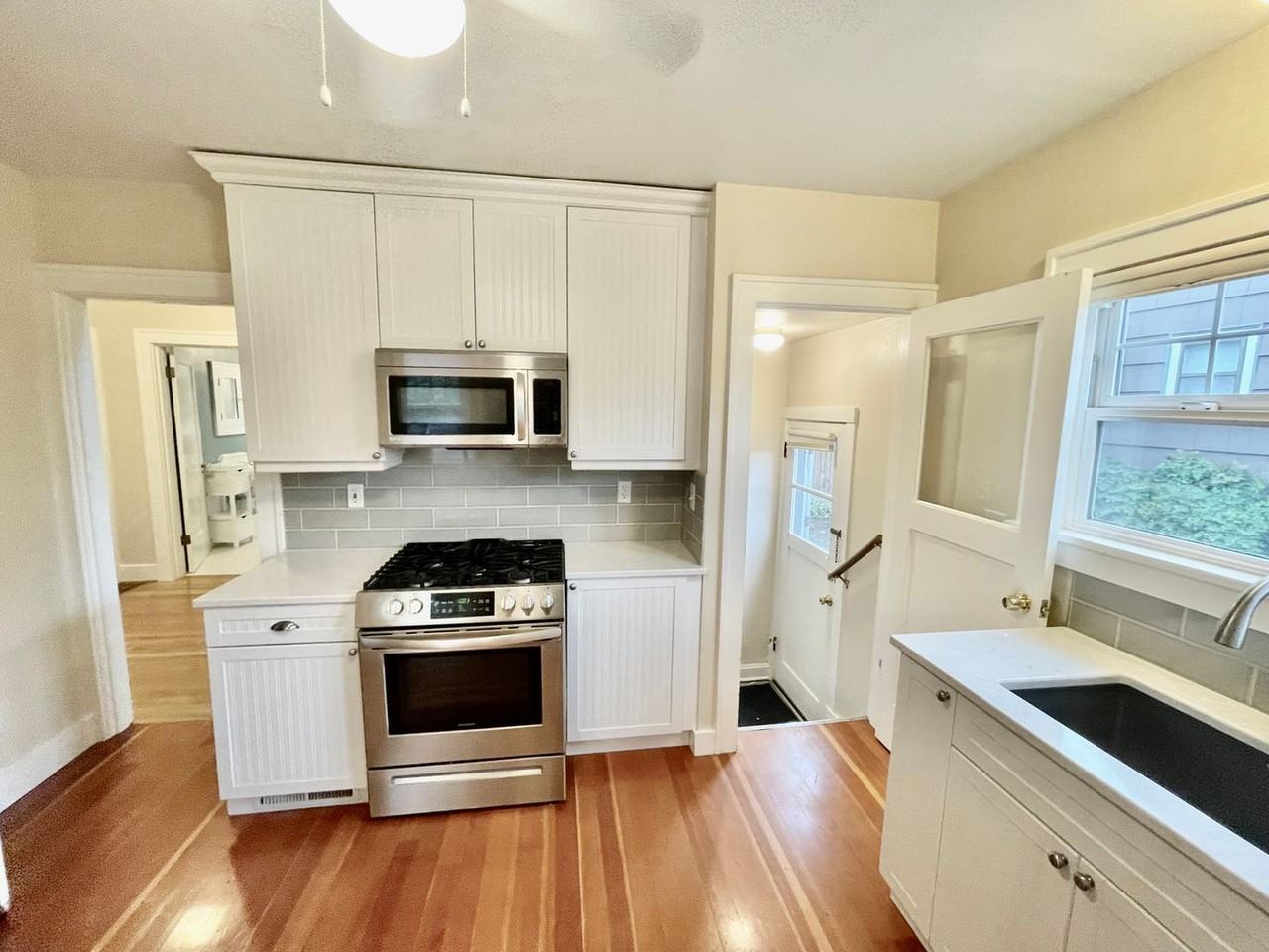 6976 Ne Stanton St - Photo 4 of 41