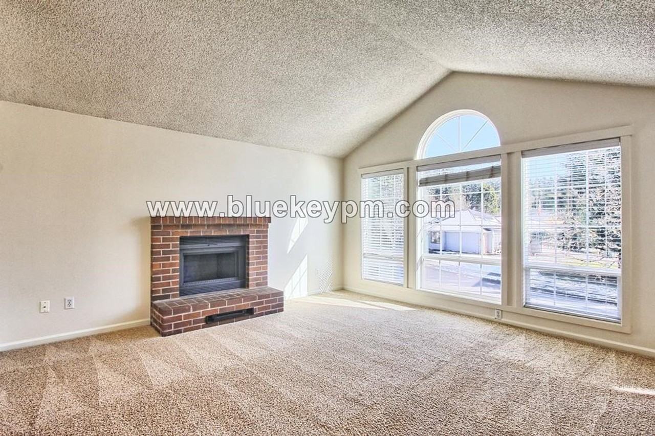 1828 Northeast 152nd Street - Photo 7 of 17