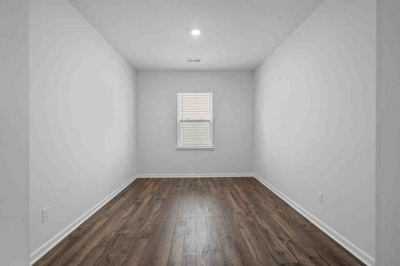 340 Fenwick Dr - Photo 5 of 35