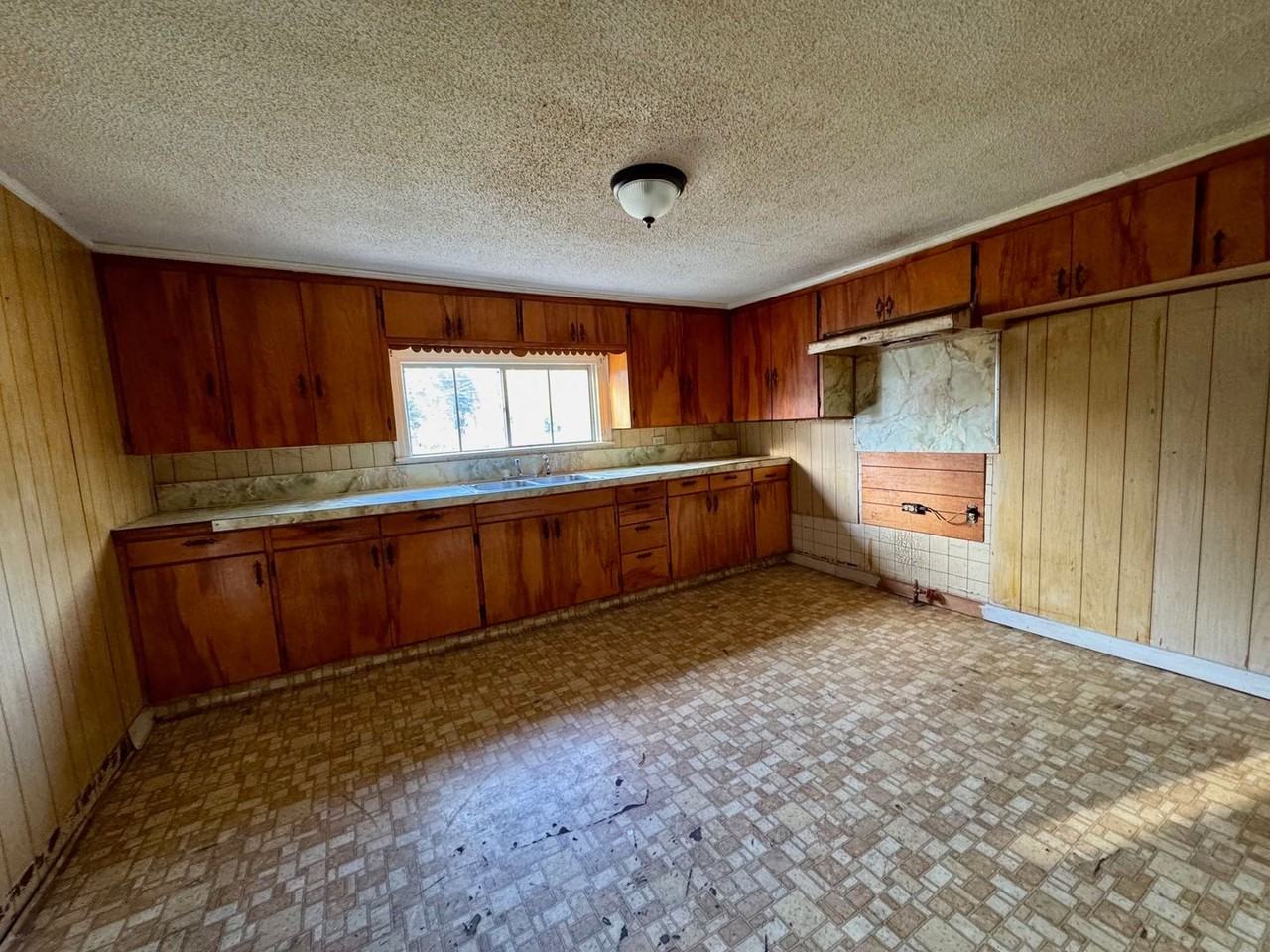 139 S Rose St - Photo 2 of 8