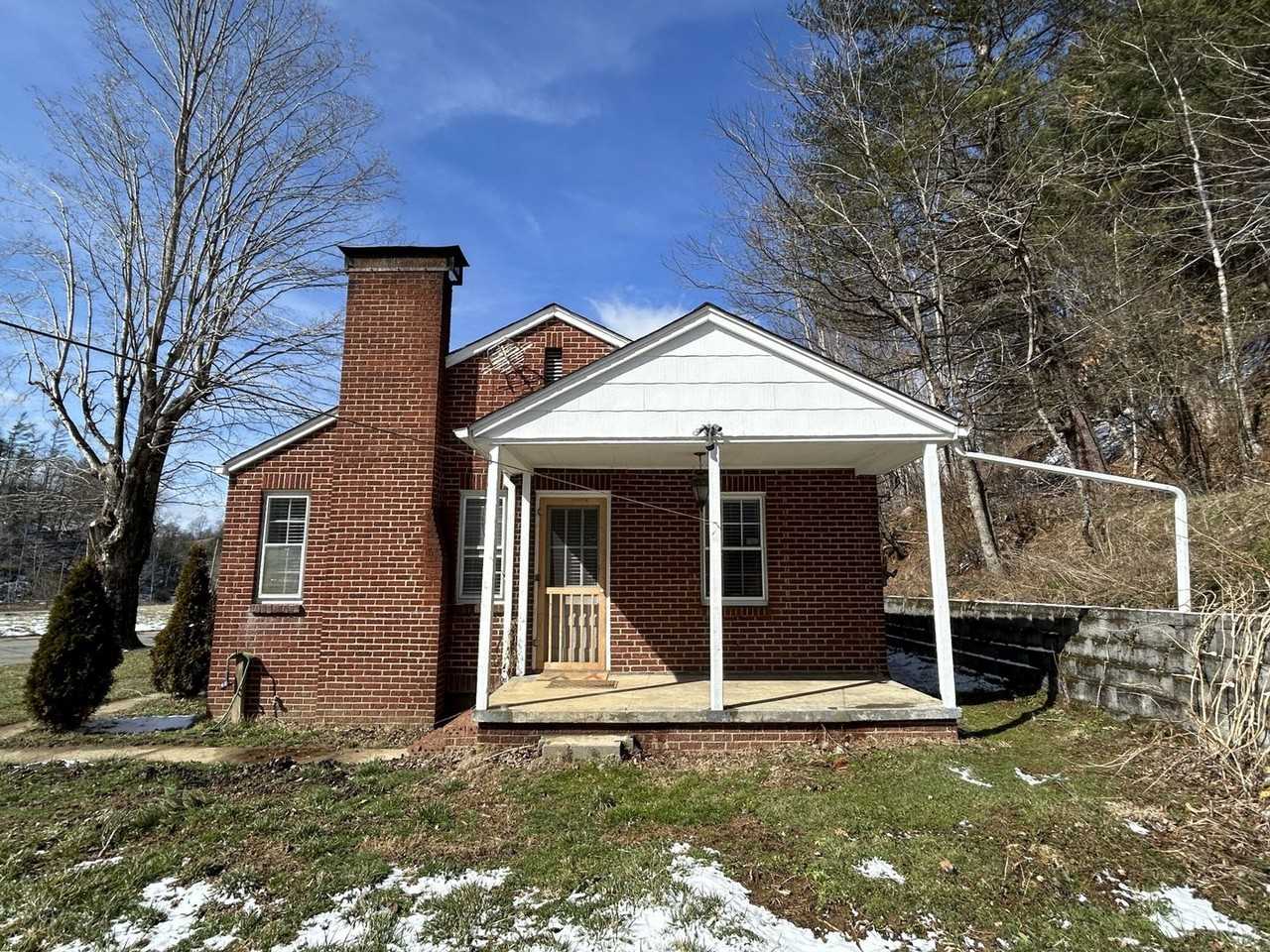 118 Old US Highway 421 - Photo 3 of 17