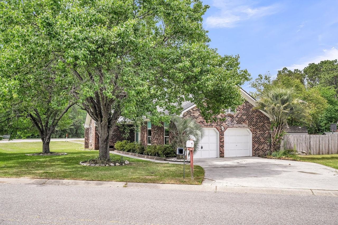 301 Huntsman Dr - Photo 3 of 40