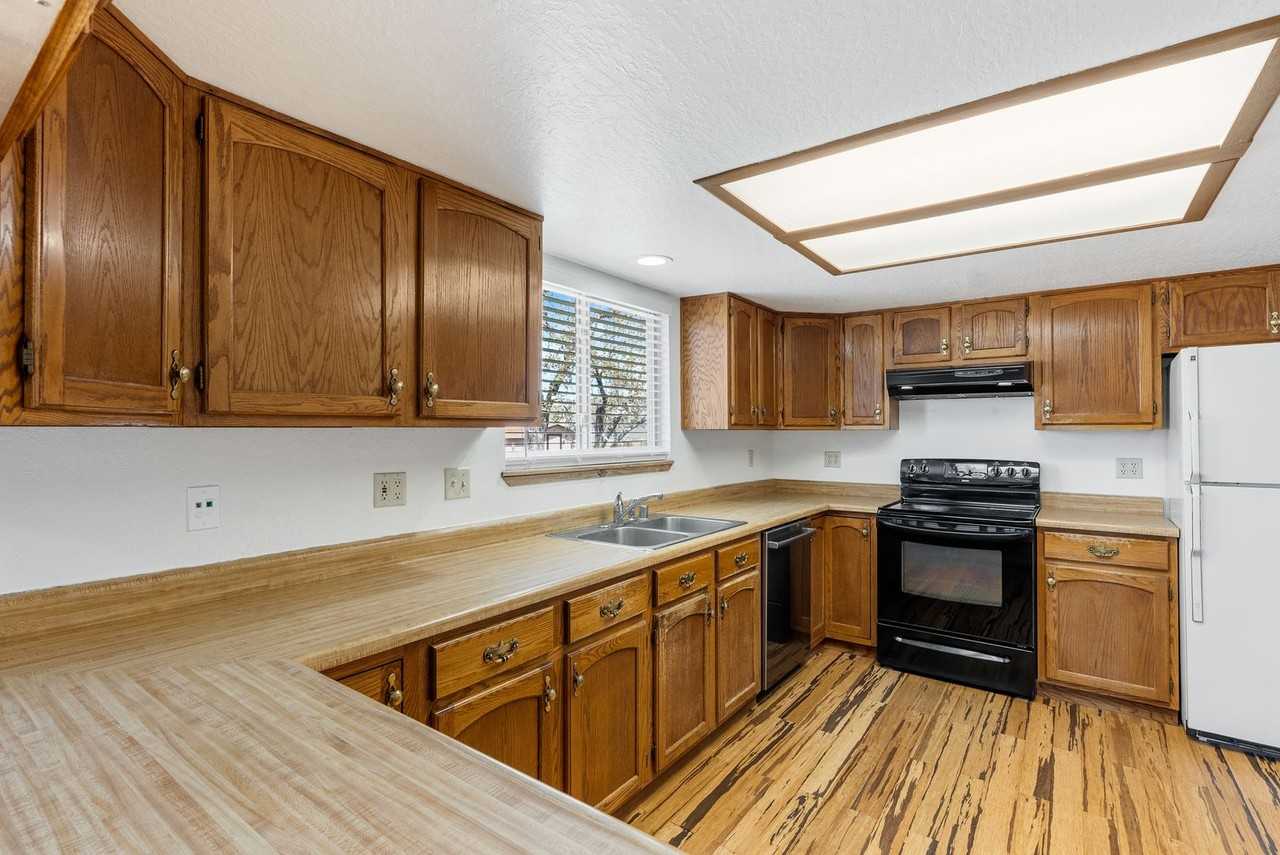 11375 Heartpine St - Photo 3 of 24