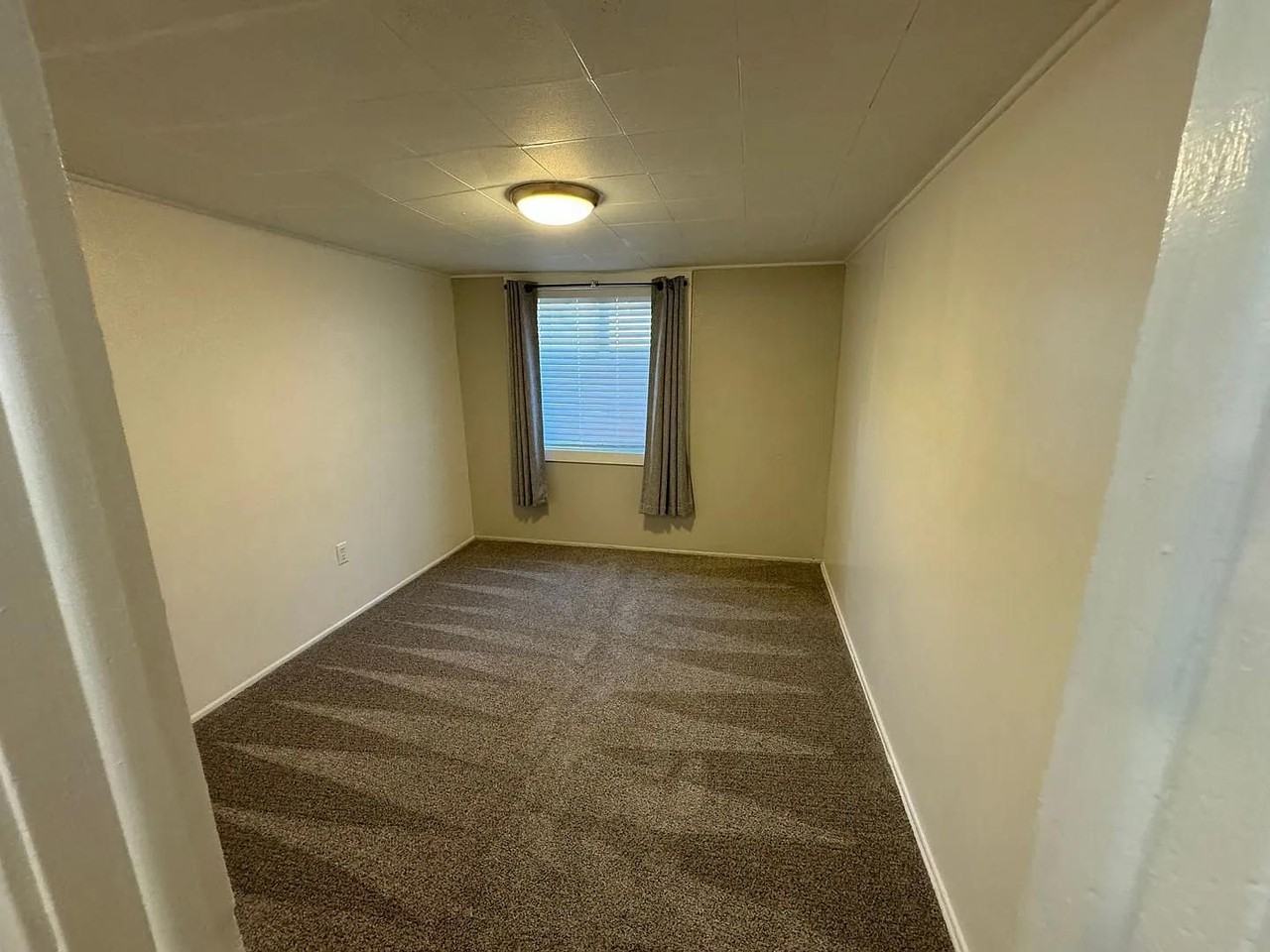 911 21st St - Photo 2 of 24