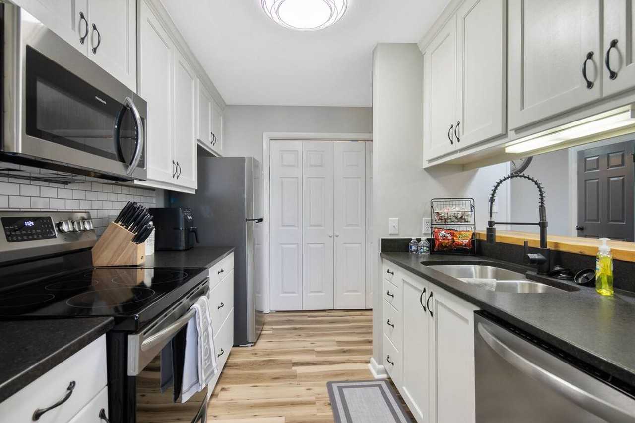 664 Bartons Landing Pl - Photo 2 of 22