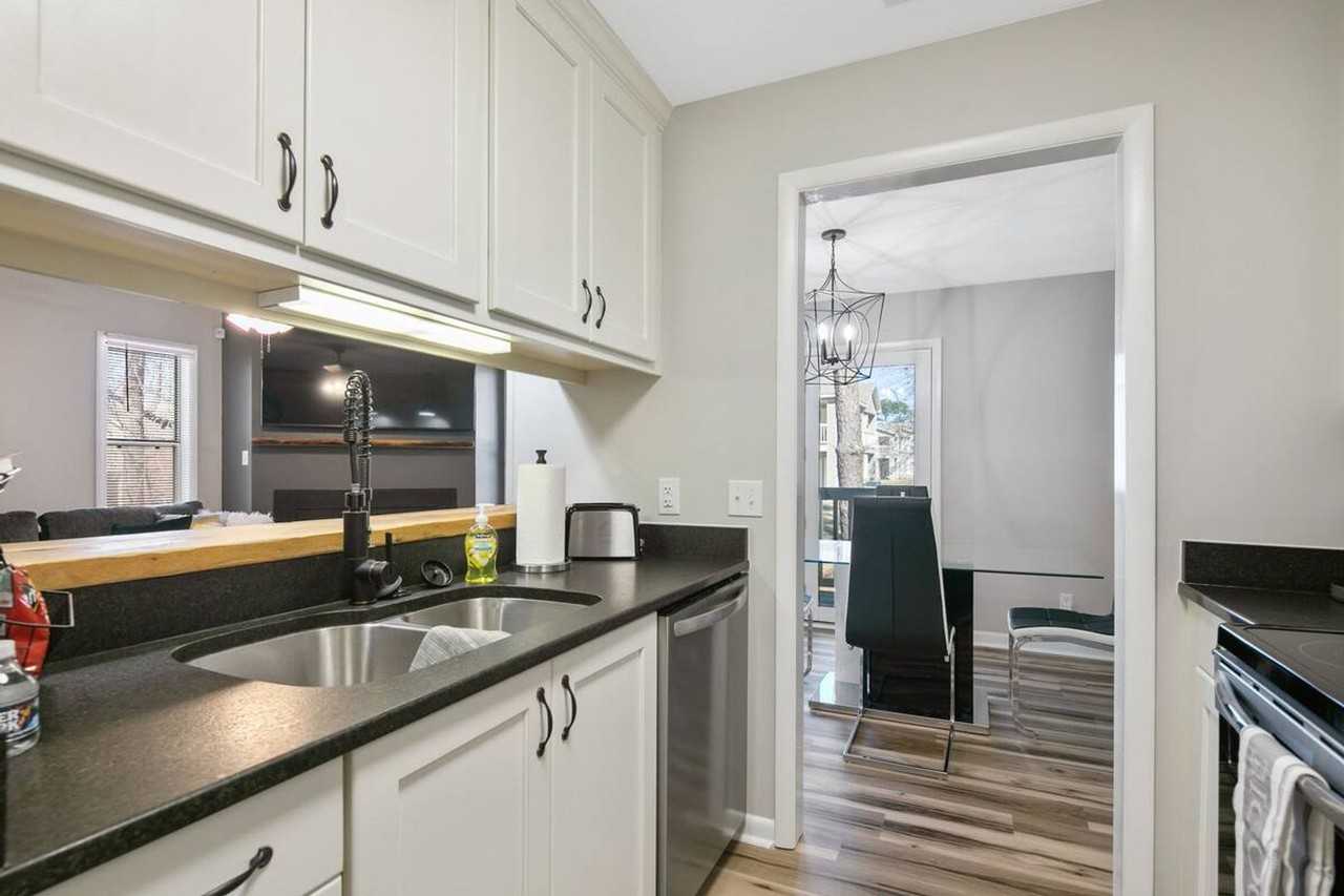 664 Bartons Landing Pl - Photo 4 of 22