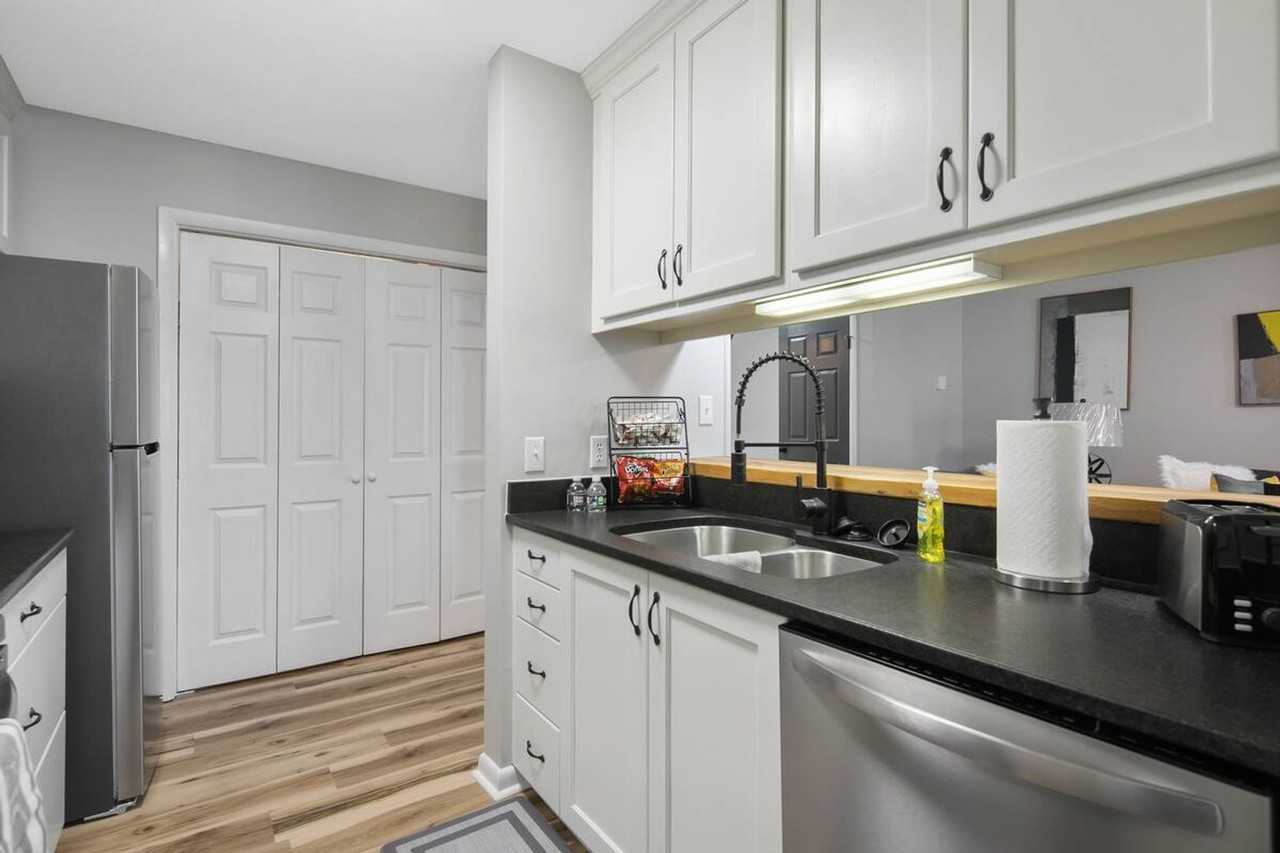 664 Bartons Landing Pl - Photo 5 of 22