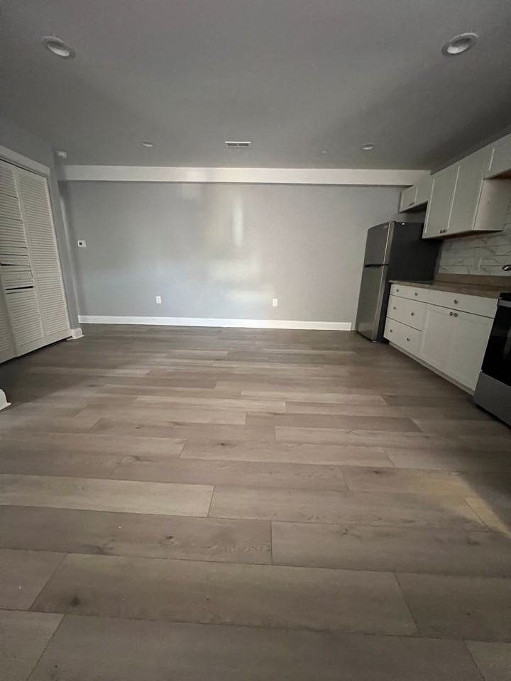 Jefferson St W 5239 - Photo 3 of 17