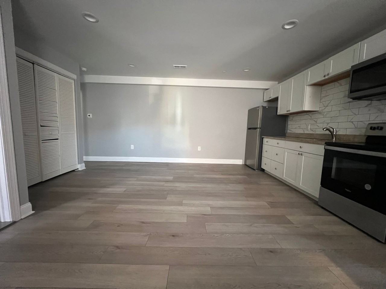 Jefferson St W 5239 - Photo 4 of 17