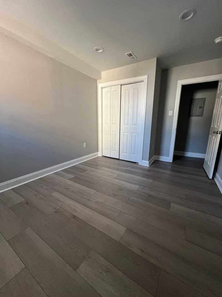 Jefferson St W 5239 - Photo 7 of 17