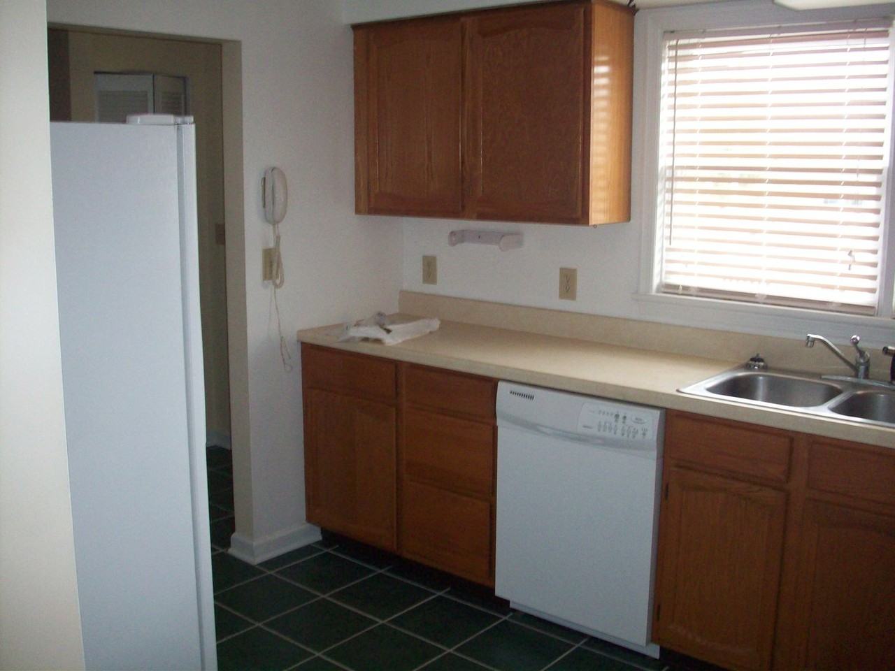 213 Pelham Dr - Photo 3 of 18