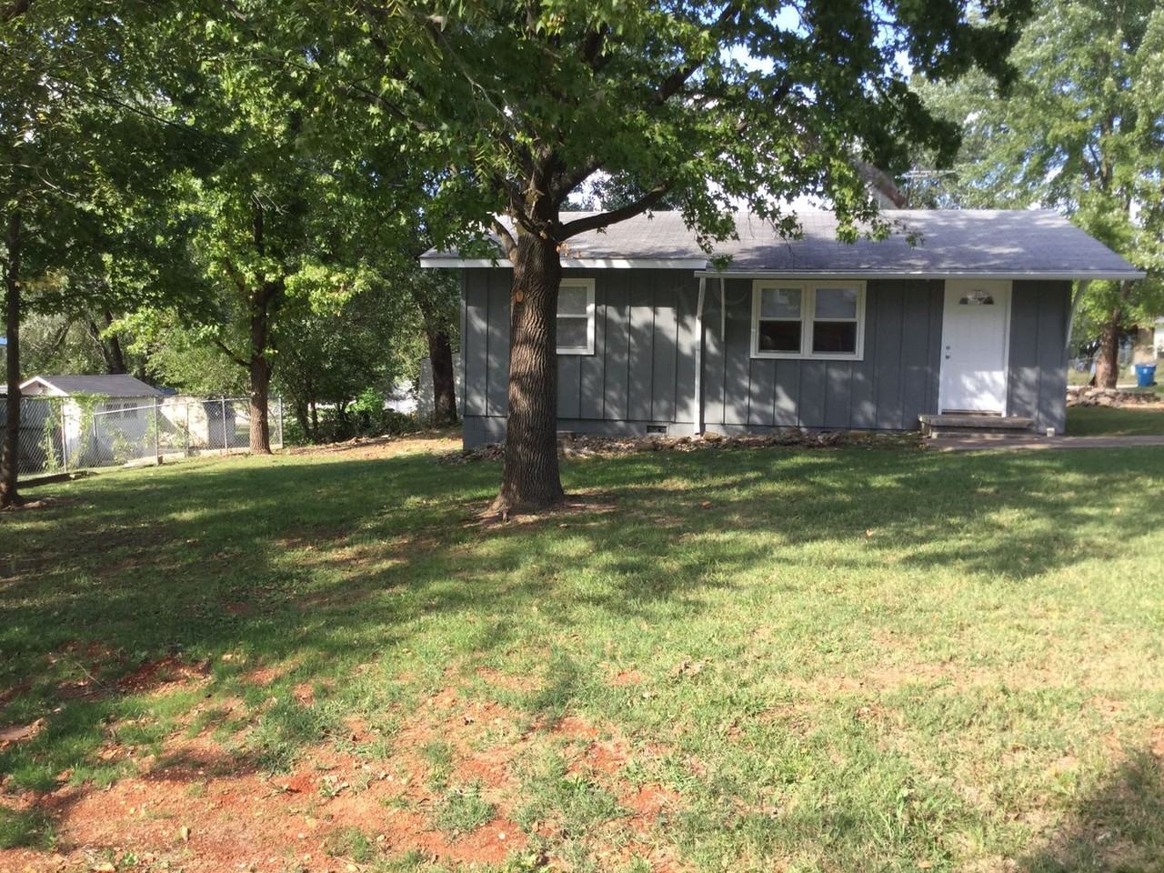 205 E Elm St - Photo 2 of 15