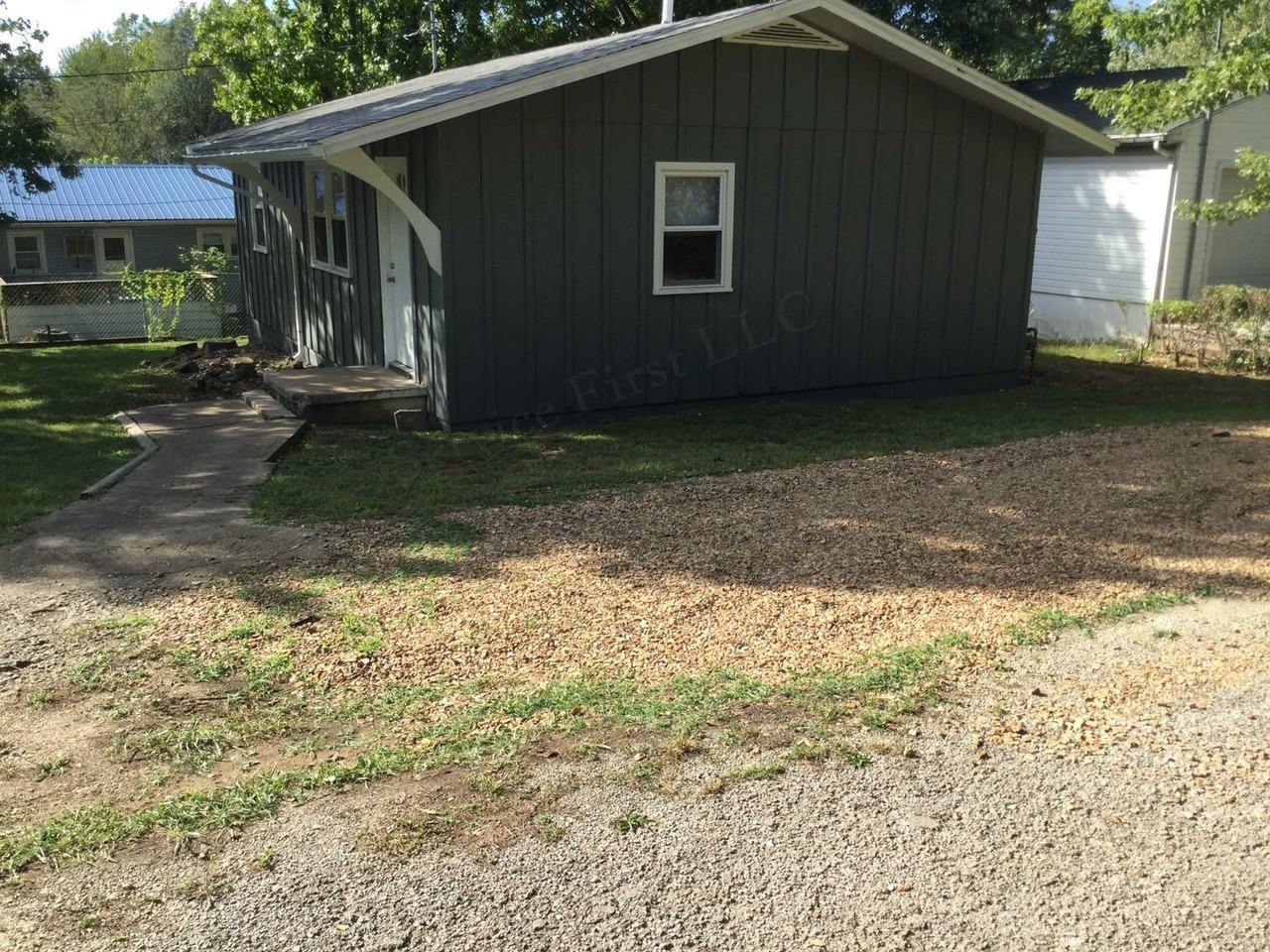 205 E Elm St - Photo 4 of 15